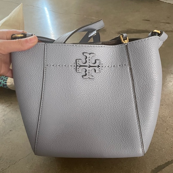 Tory Burch Small McGraw Bucket Bag Purse - Picture 3 of 13